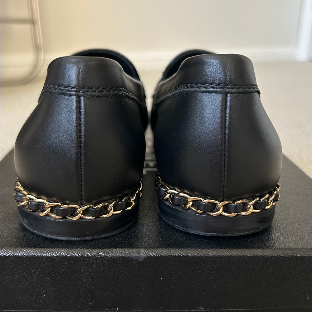 Chanel CC Black and Gold Chain Loafers Flats Size 38.5 Runs Small Like 7.5 or 8 - Picture 6 of 8